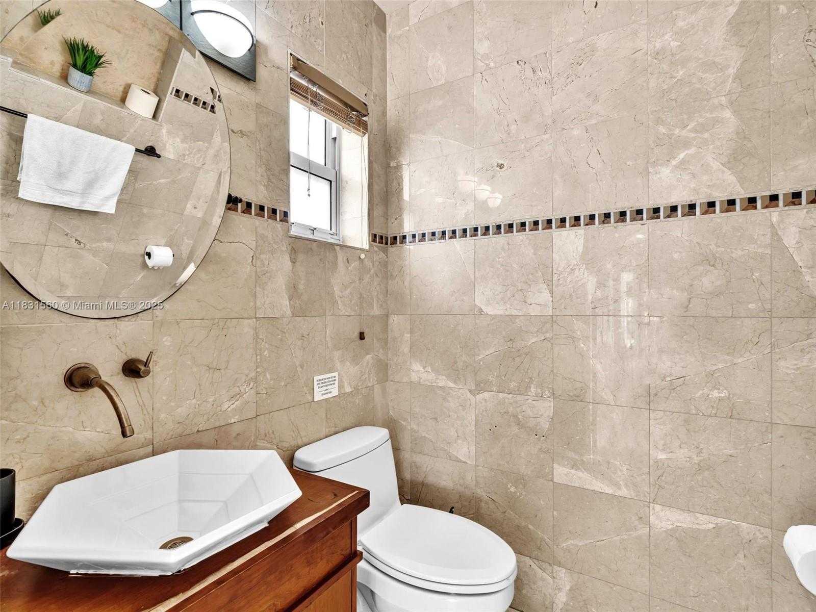Small Image of 413 TAMARIND DR, Hallandale Beach Number 48