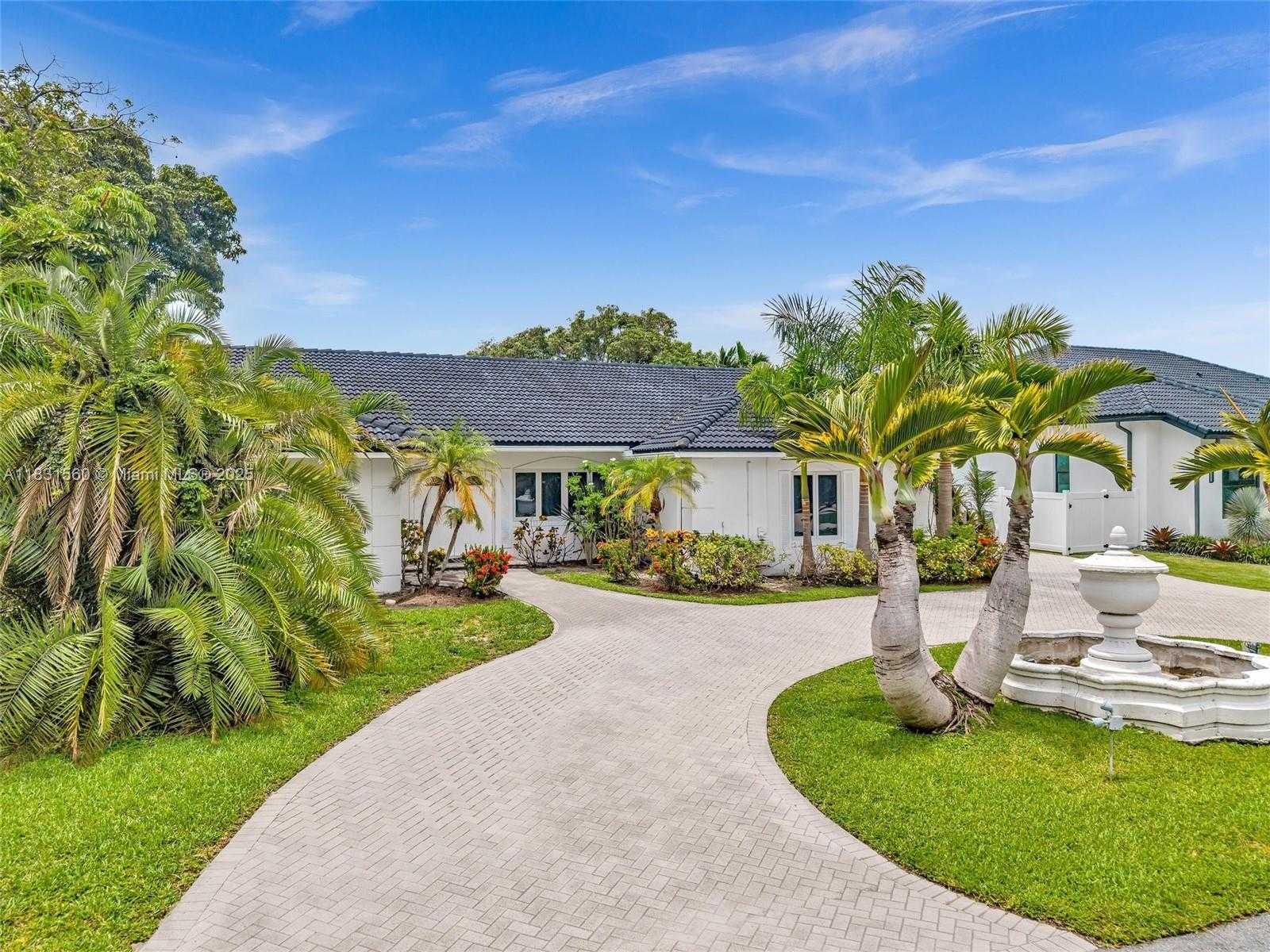 Small Image of 413 TAMARIND DR, Hallandale Beach Number 5