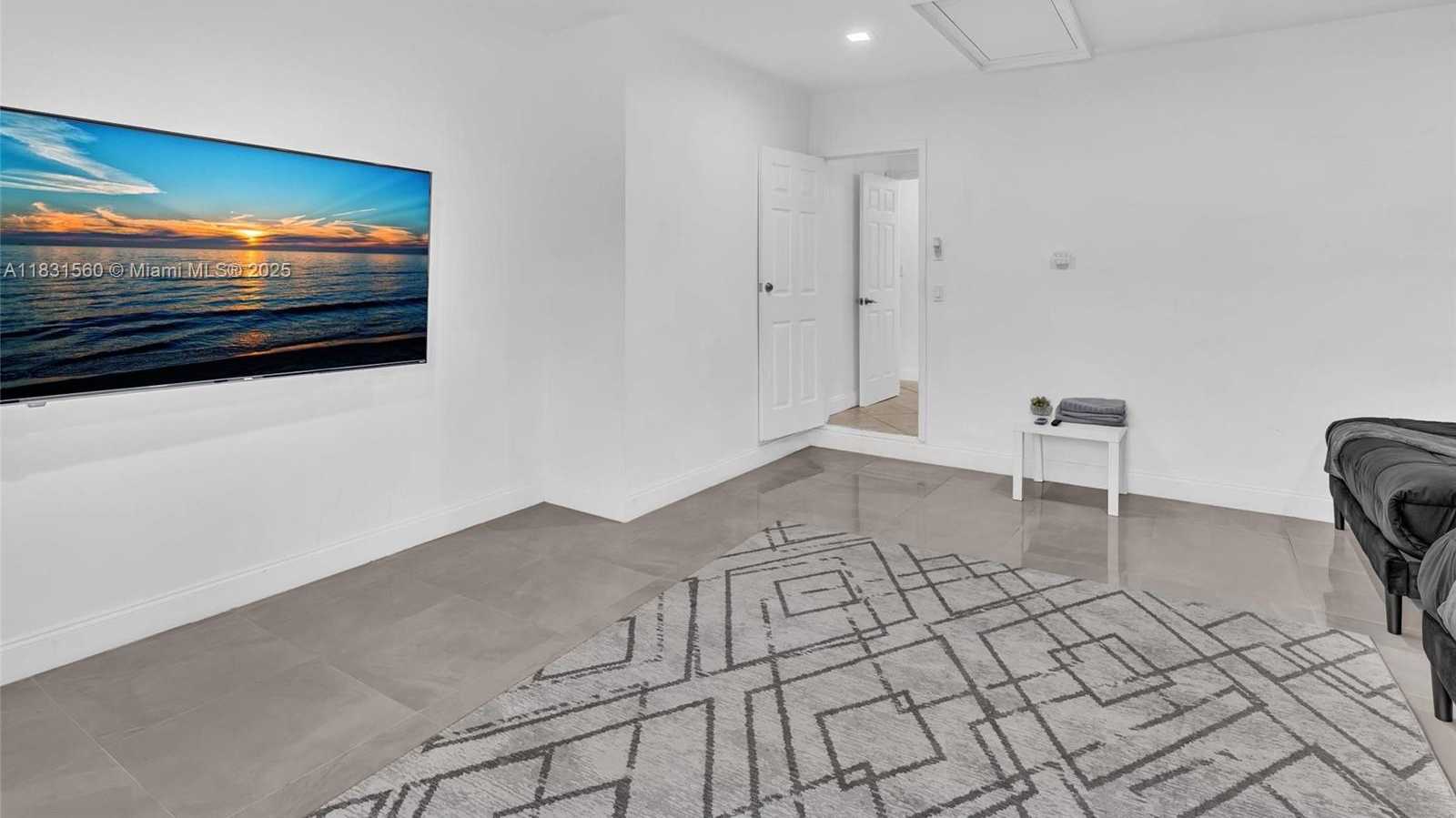 Small Image of 413 TAMARIND DR, Hallandale Beach Number 51