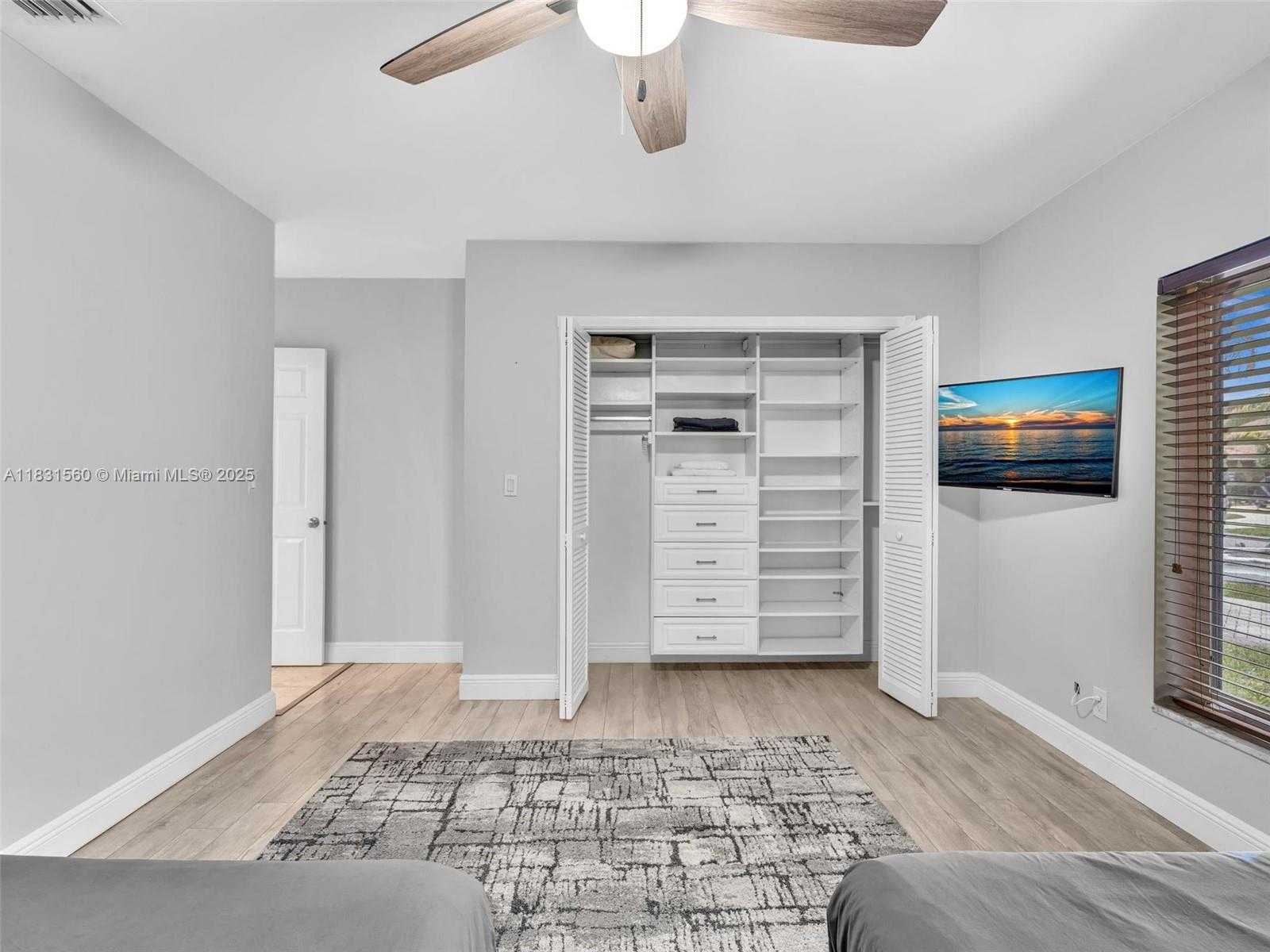 Small Image of 413 TAMARIND DR, Hallandale Beach Number 54