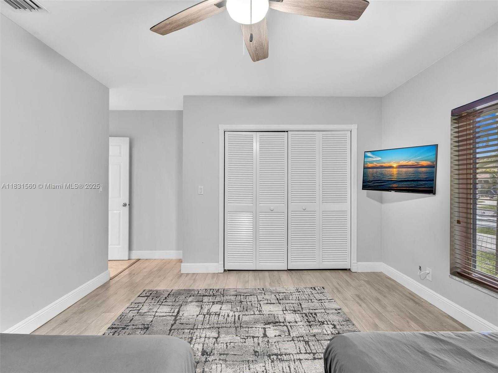 Small Image of 413 TAMARIND DR, Hallandale Beach Number 55