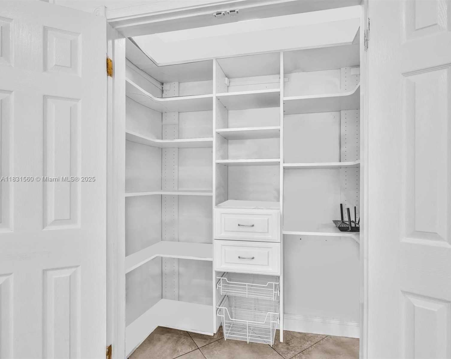 Small Image of 413 TAMARIND DR, Hallandale Beach Number 58