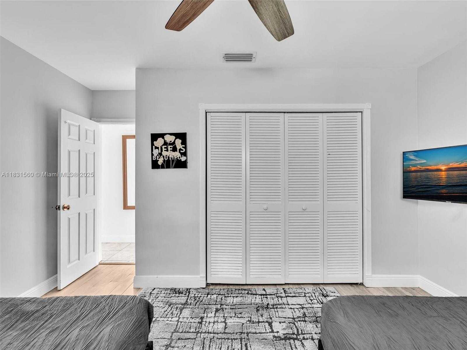 Small Image of 413 TAMARIND DR, Hallandale Beach Number 61
