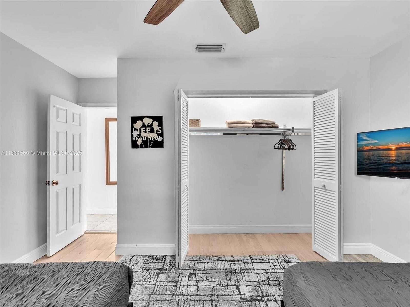 Small Image of 413 TAMARIND DR, Hallandale Beach Number 62