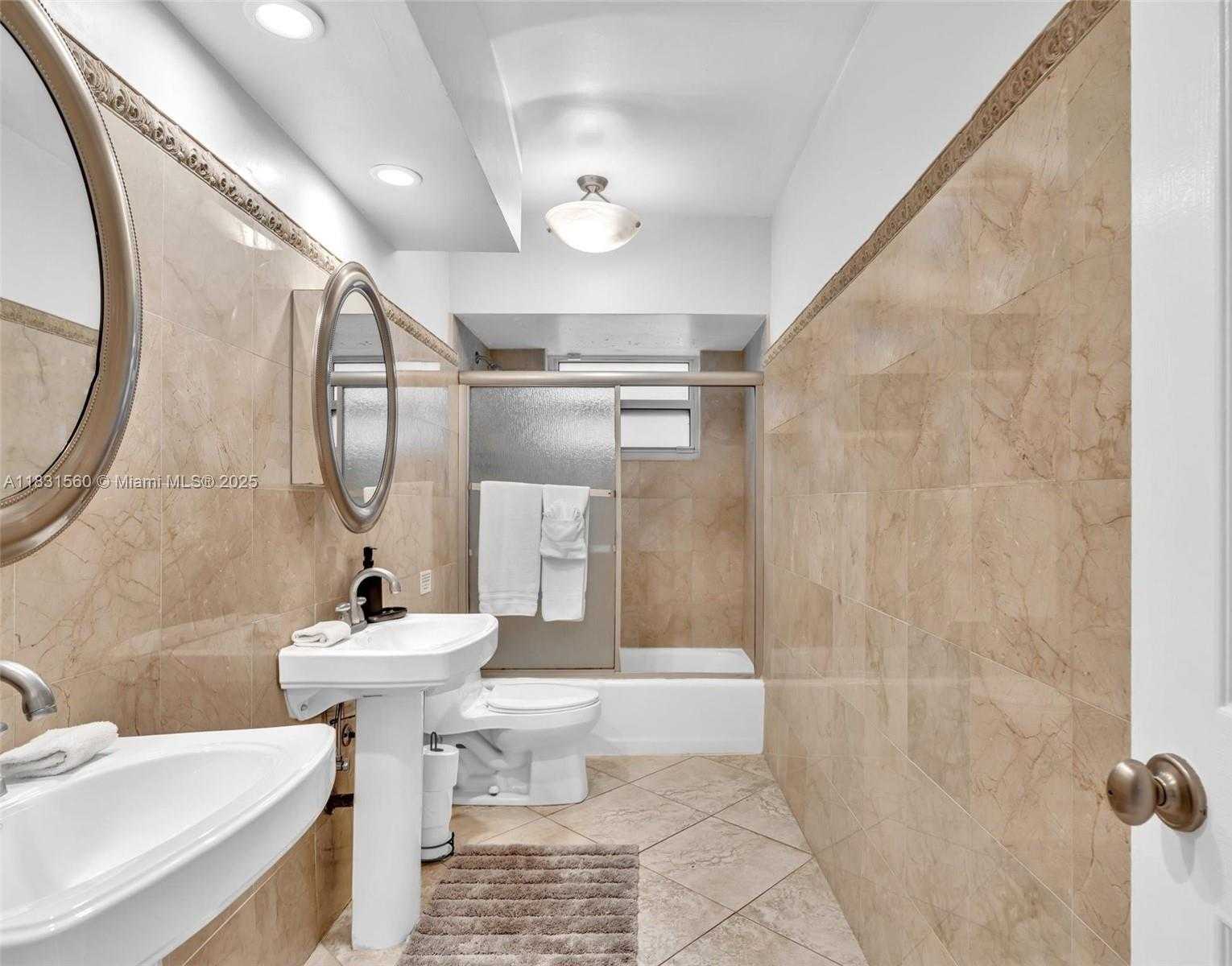 Small Image of 413 TAMARIND DR, Hallandale Beach Number 64