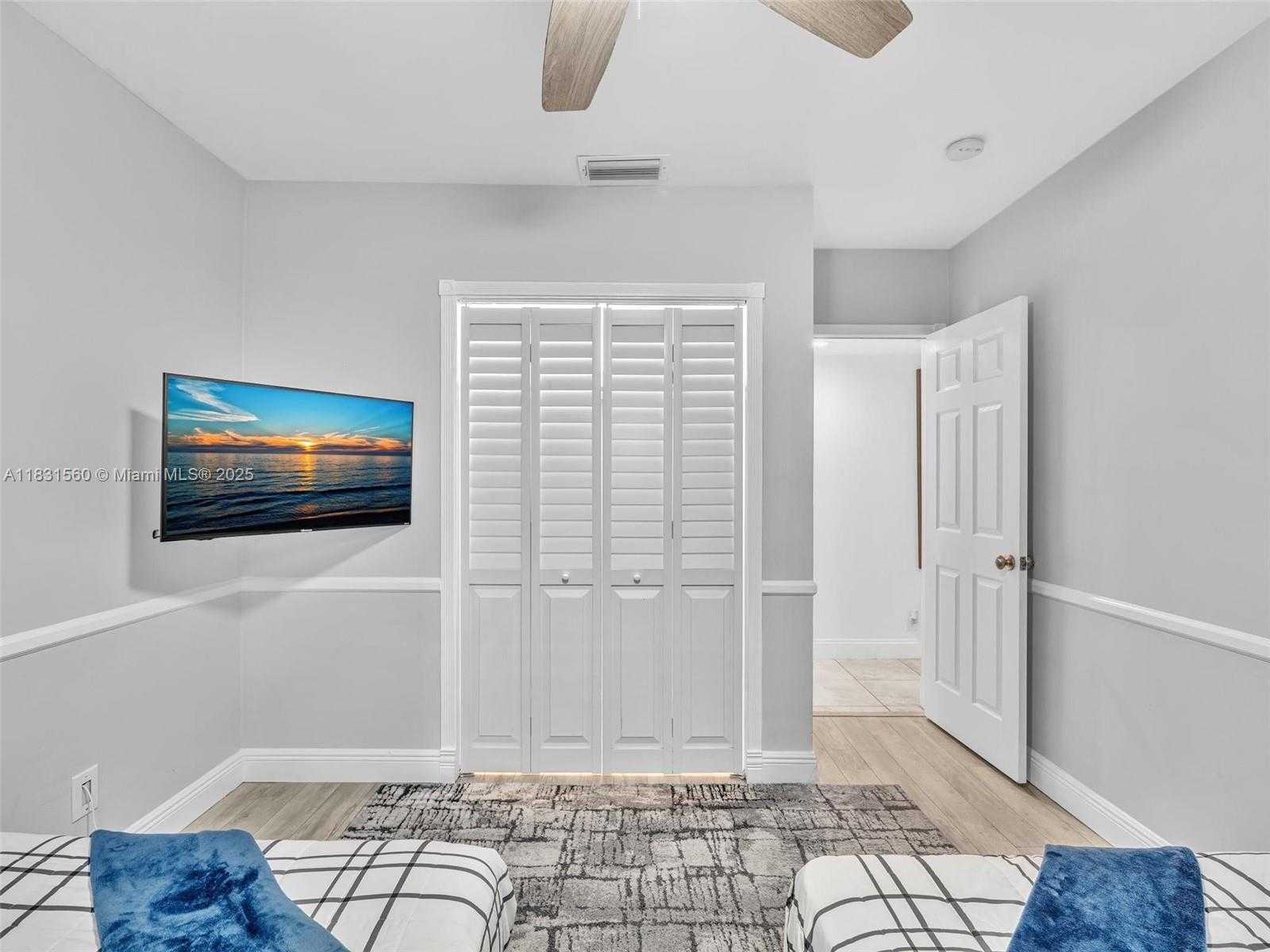Small Image of 413 TAMARIND DR, Hallandale Beach Number 67