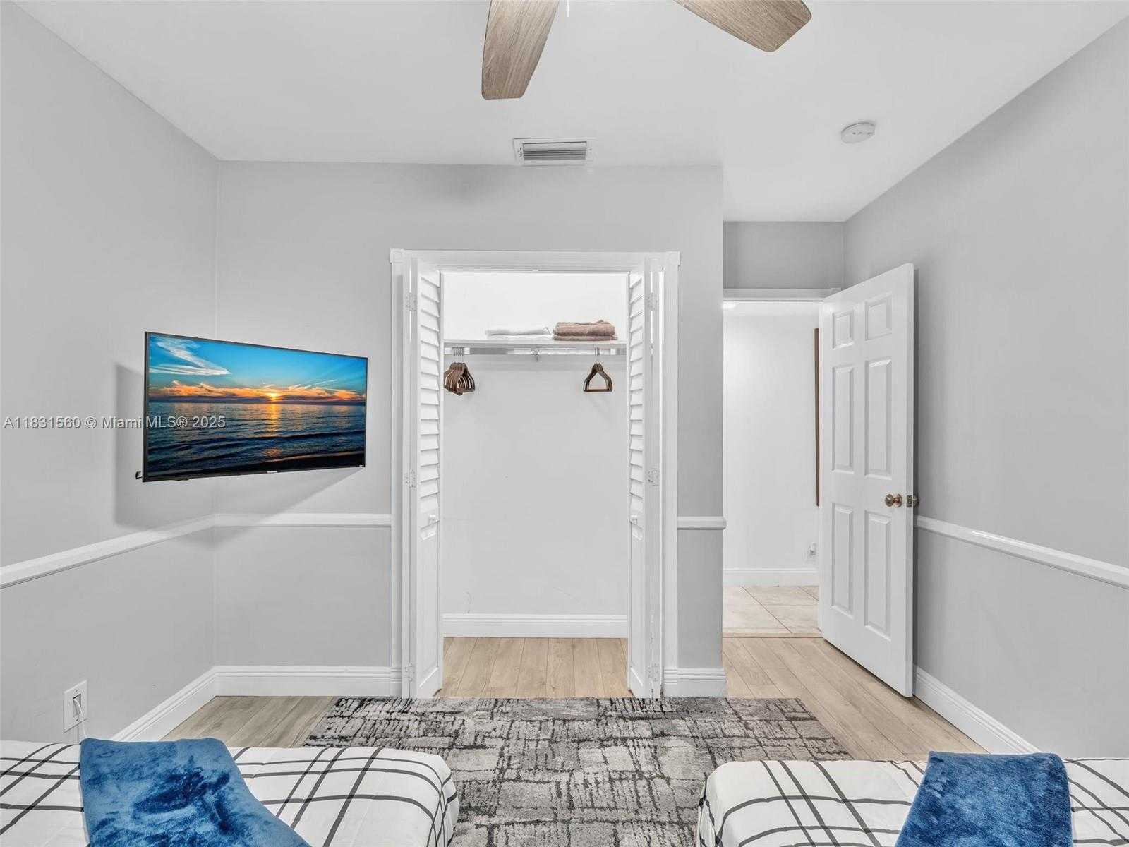 Small Image of 413 TAMARIND DR, Hallandale Beach Number 68