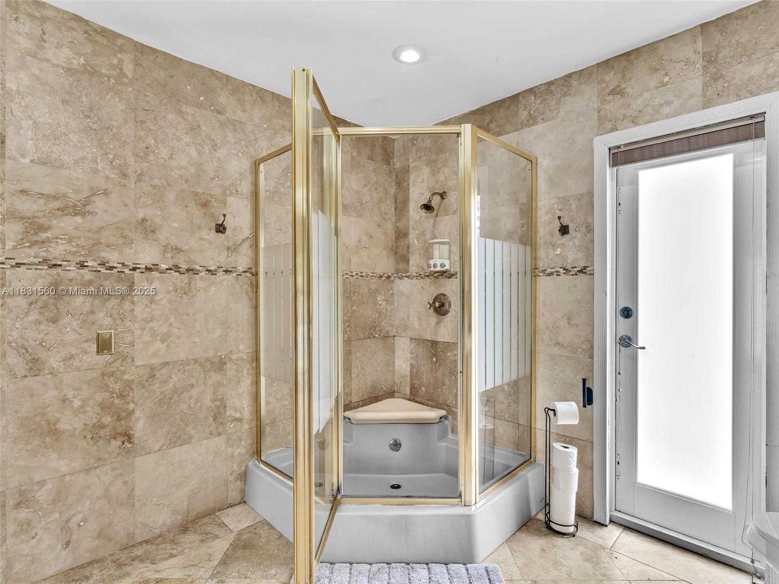Small Image of 413 TAMARIND DR, Hallandale Beach Number 72