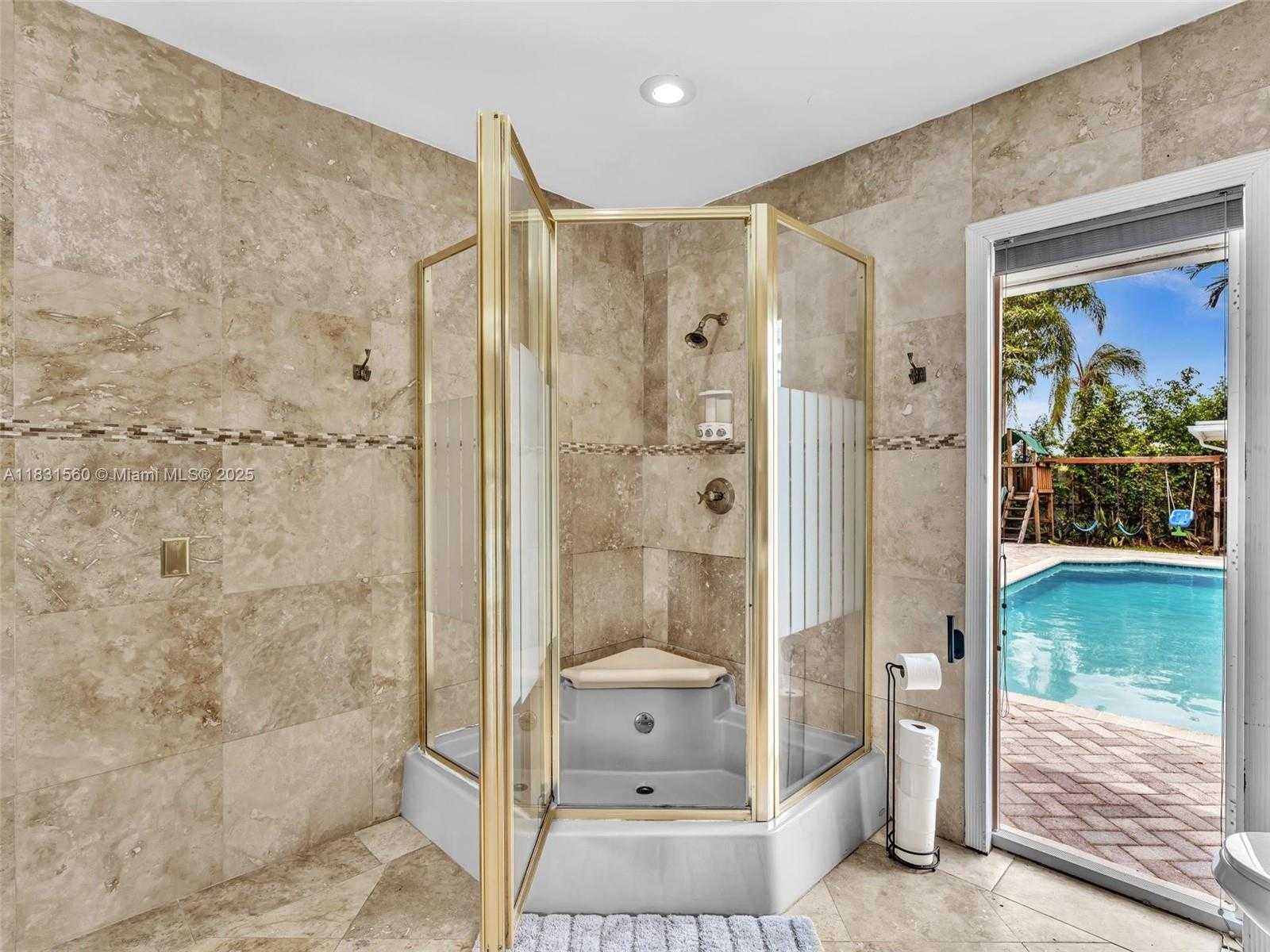 Small Image of 413 TAMARIND DR, Hallandale Beach Number 73
