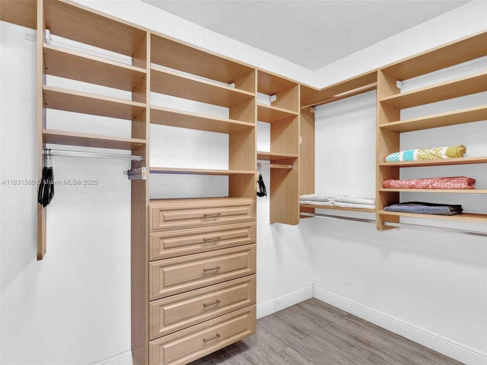 Small Image of 413 TAMARIND DR, Hallandale Beach Number 76