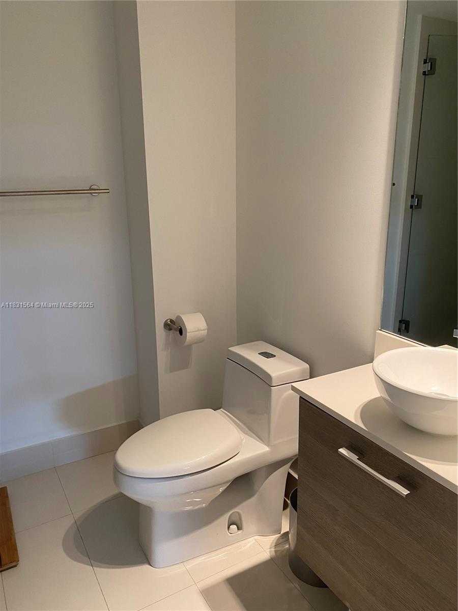 Small Image of 650 NORTH EAST 32ND ST #2305, Miami Number 13