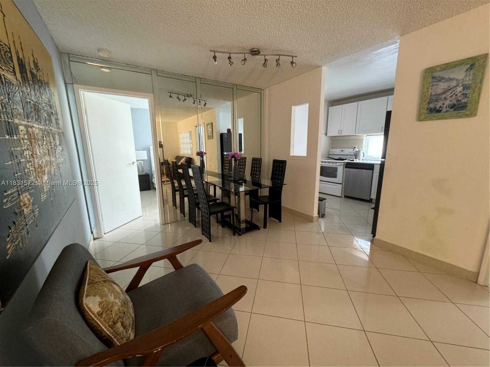 Small Image of 16909 NORTH BAY RD #714, Sunny Isles Beach Number 4
