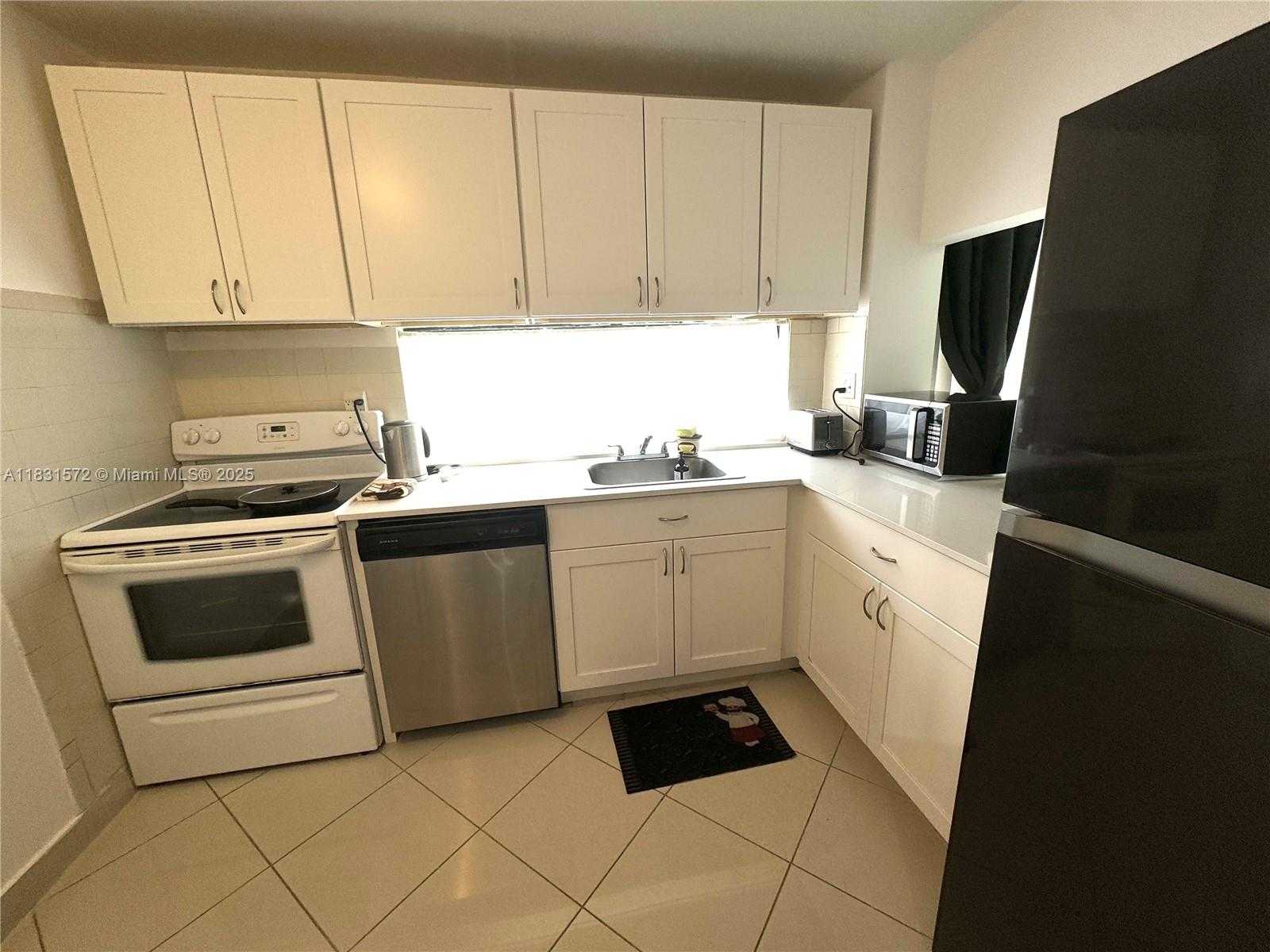 Small Image of 16909 NORTH BAY RD #714, Sunny Isles Beach Number 5