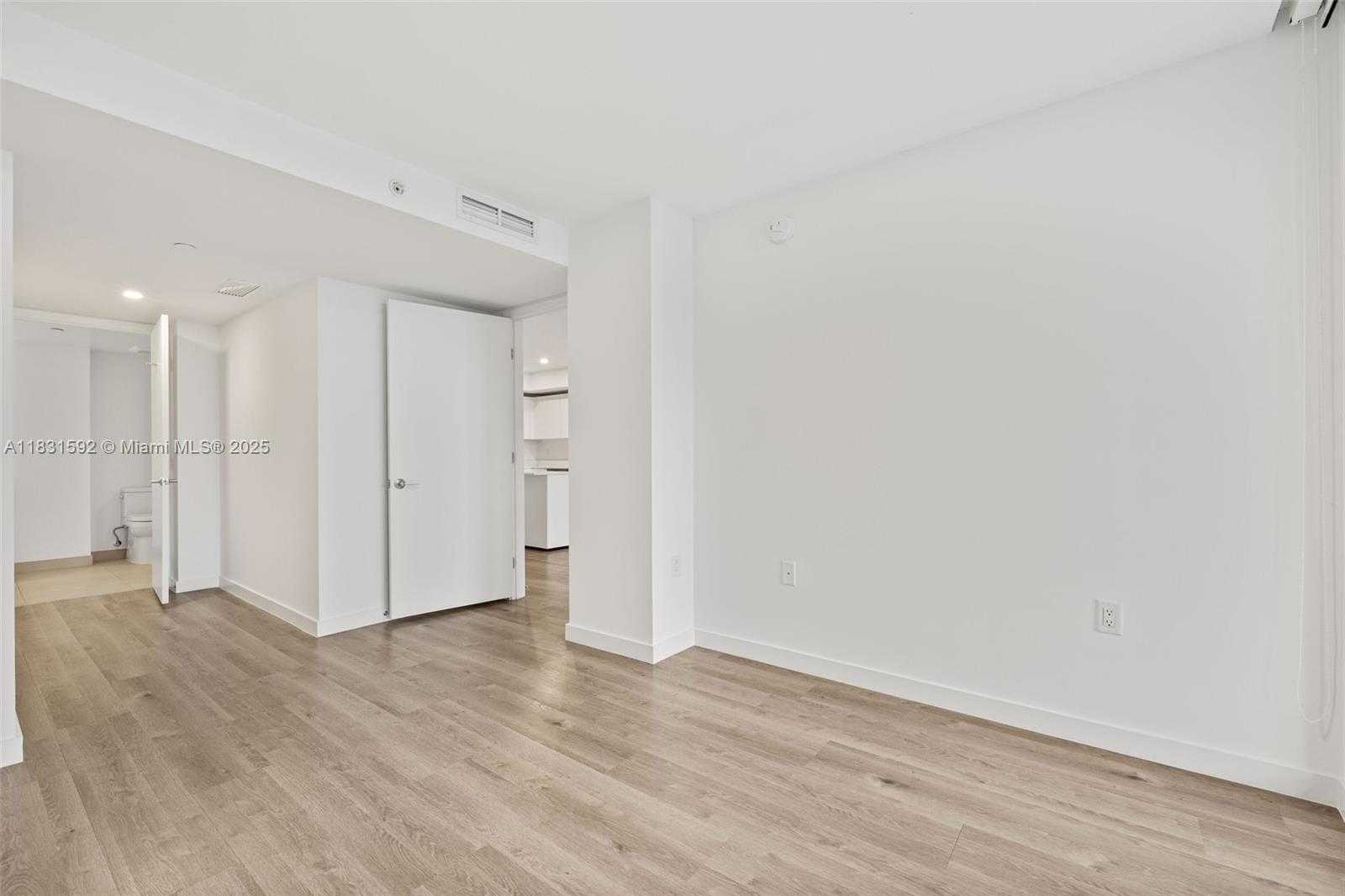Small Image of 1500 BAY RD #N-0103, Miami Beach Number 21