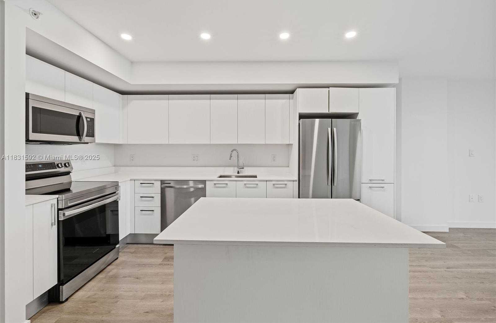 Small Image of 1500 BAY RD #N-0103, Miami Beach Number 3