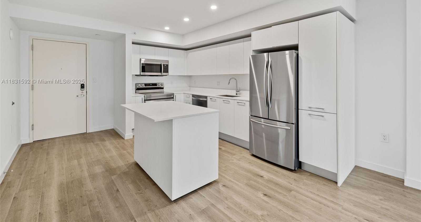Small Image of 1500 BAY RD #N-0103, Miami Beach Number 4