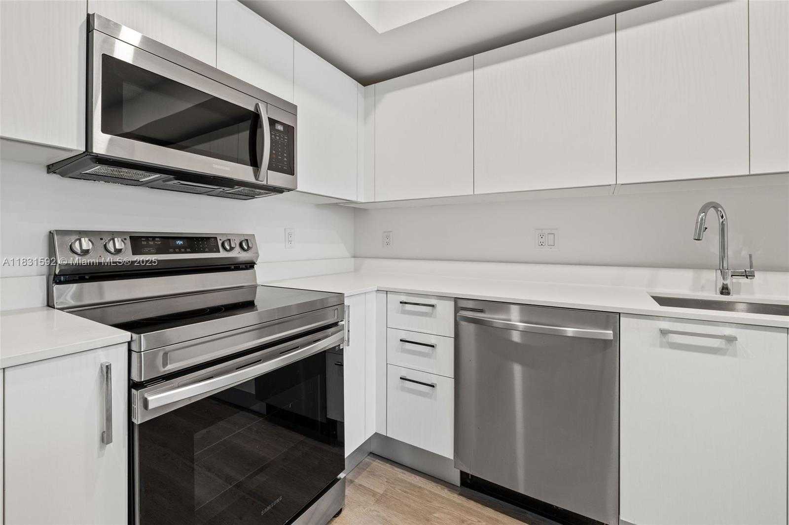 Small Image of 1500 BAY RD #N-0103, Miami Beach Number 5