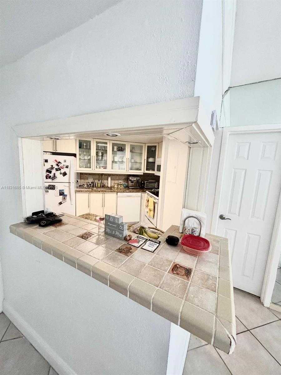 Small Image of 999 BRICKELL BAY DR #1002, Miami Number 12