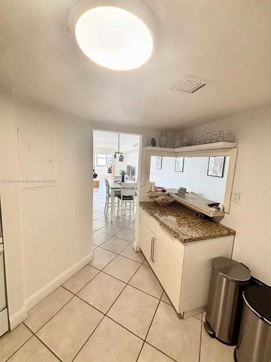 Small Image of 999 BRICKELL BAY DR #1002, Miami Number 14