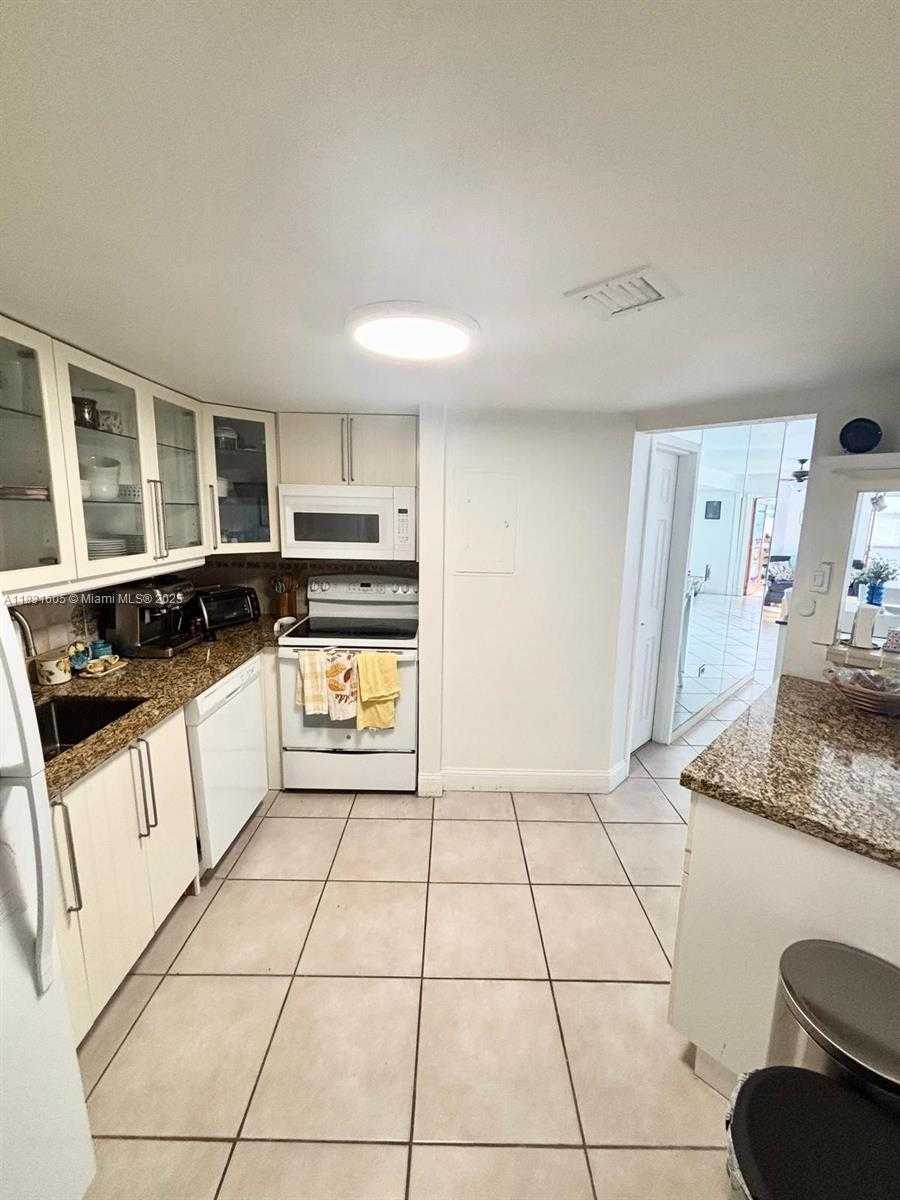 Small Image of 999 BRICKELL BAY DR #1002, Miami Number 16