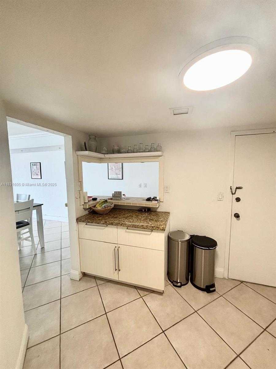 Small Image of 999 BRICKELL BAY DR #1002, Miami Number 17