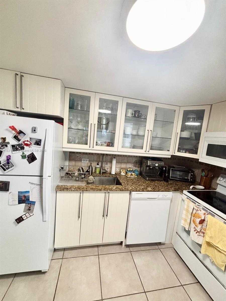 Small Image of 999 BRICKELL BAY DR #1002, Miami Number 18