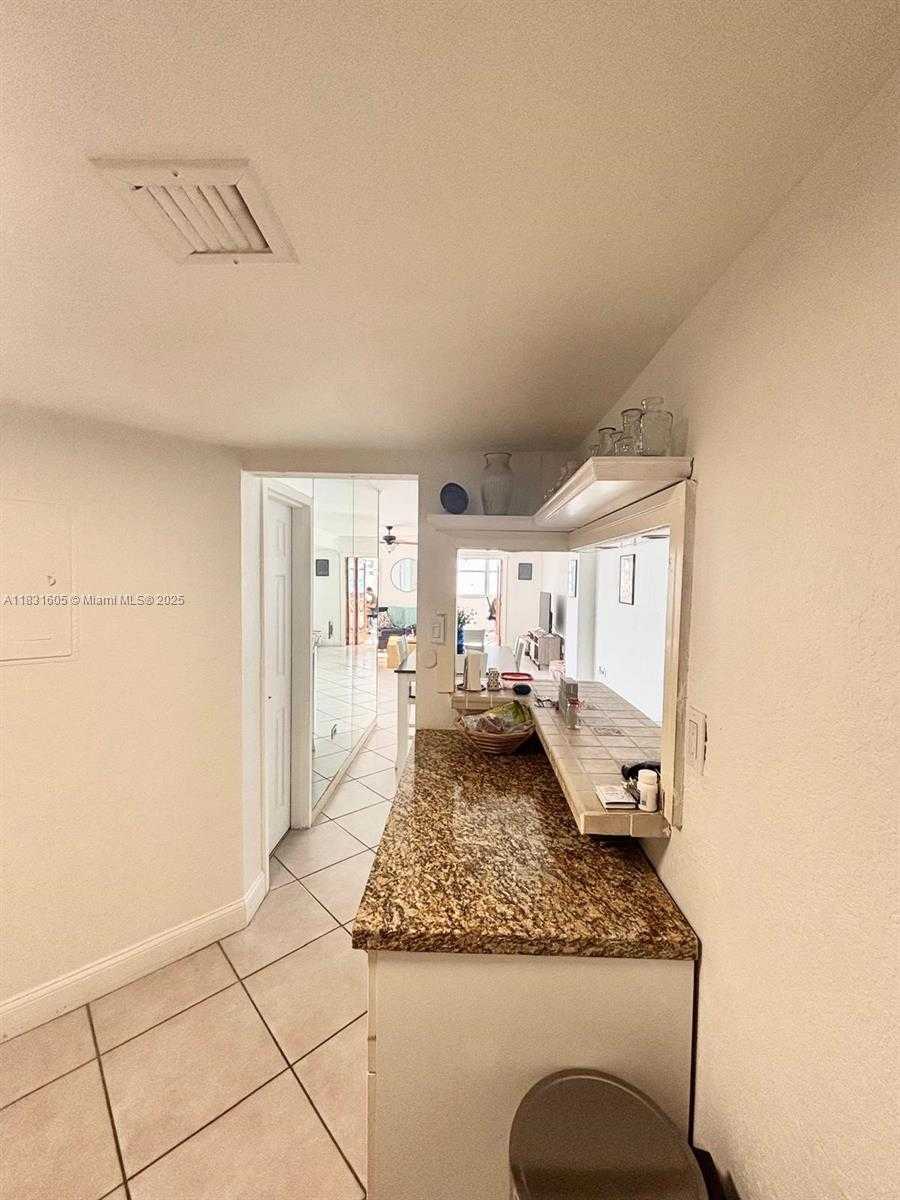 Small Image of 999 BRICKELL BAY DR #1002, Miami Number 20