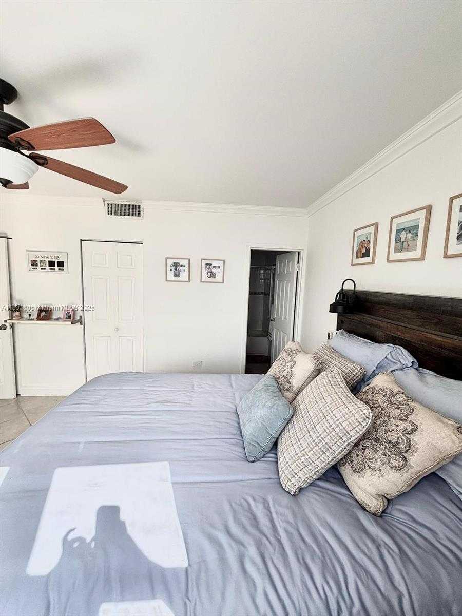 Small Image of 999 BRICKELL BAY DR #1002, Miami Number 46