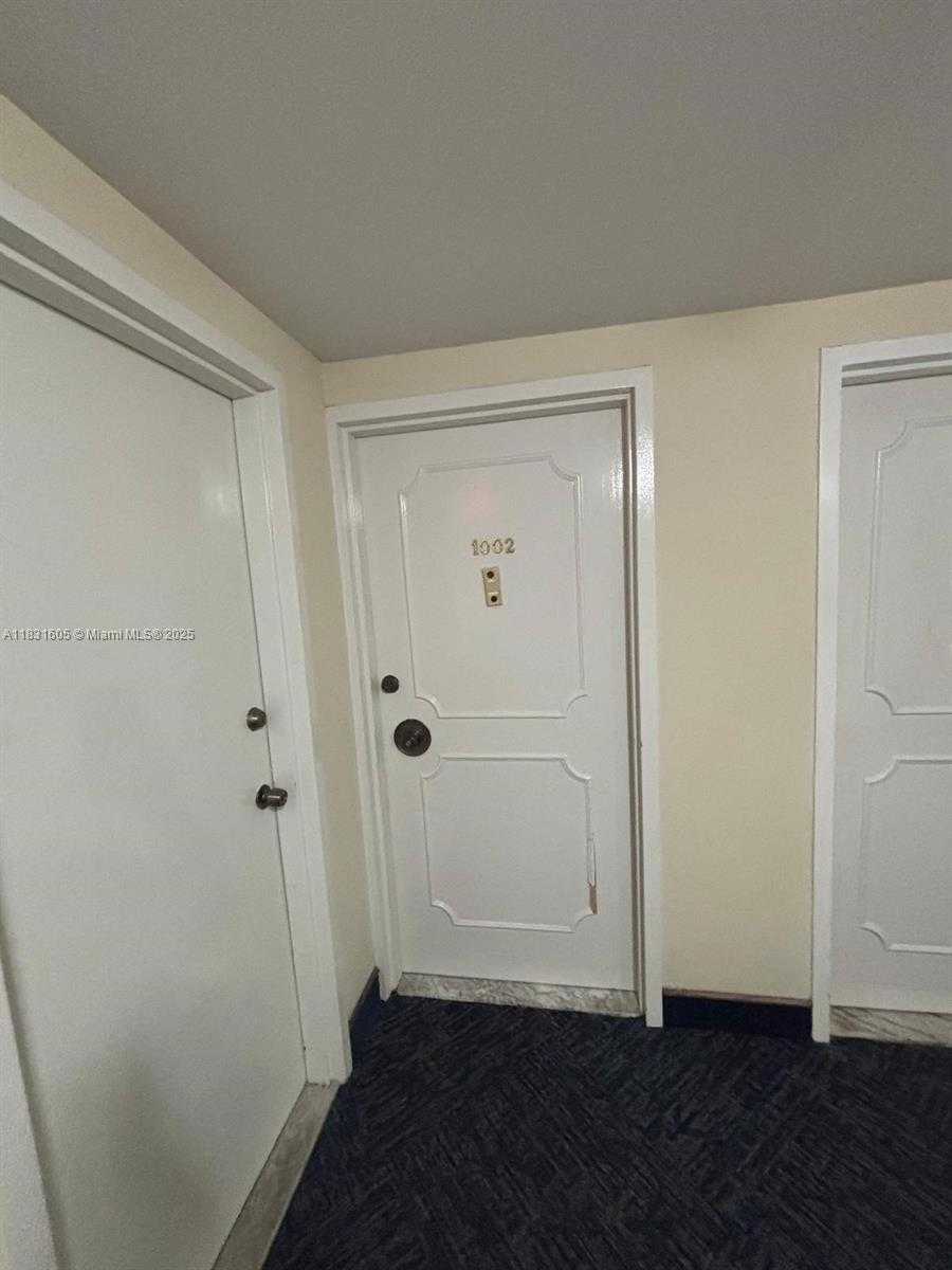Small Image of 999 BRICKELL BAY DR #1002, Miami Number 6