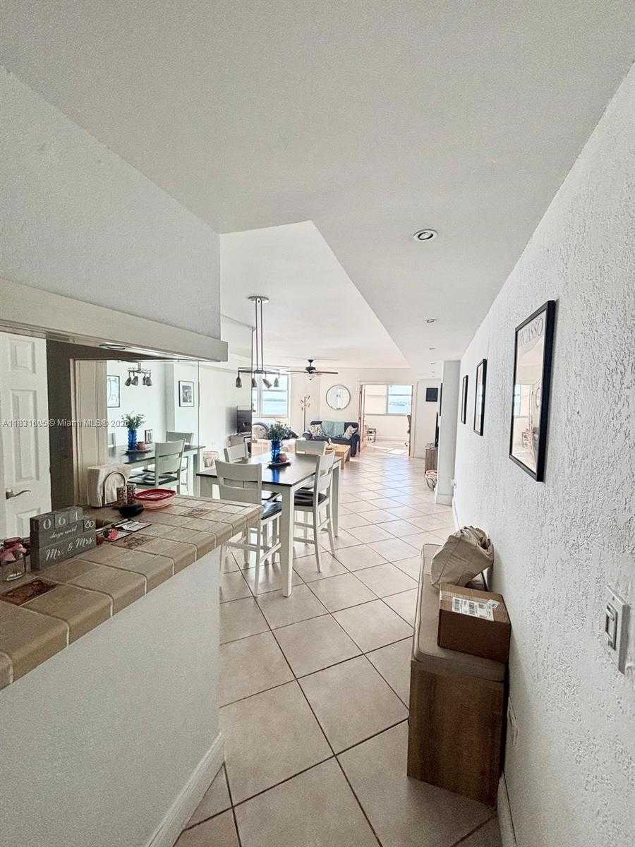 Small Image of 999 BRICKELL BAY DR #1002, Miami Number 8