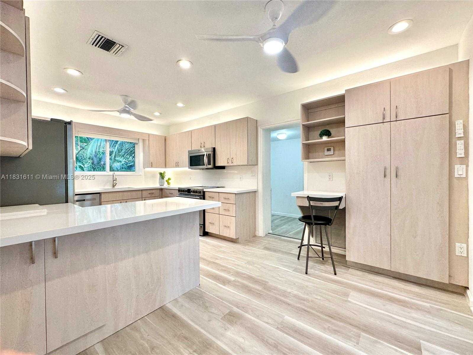 Small Image of 12501 MOSS RANCH RD, Pinecrest Number 3