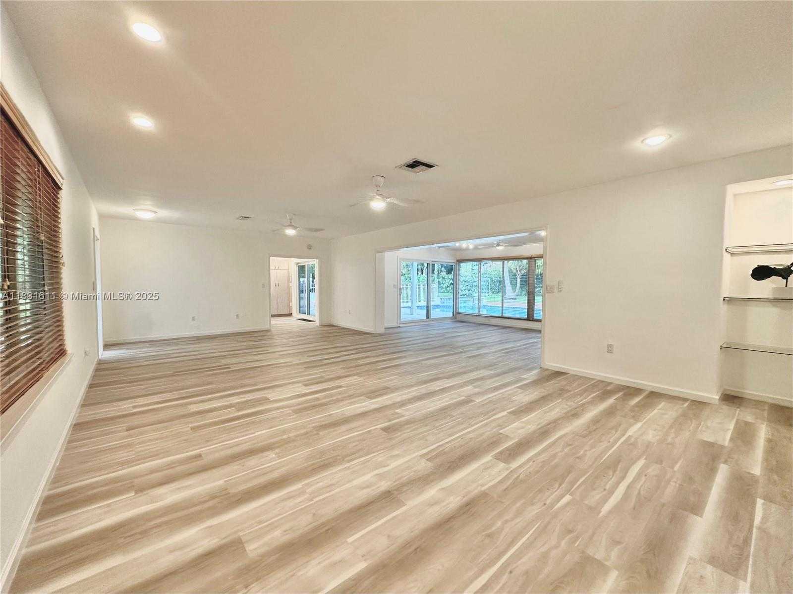 Small Image of 12501 MOSS RANCH RD, Pinecrest Number 4