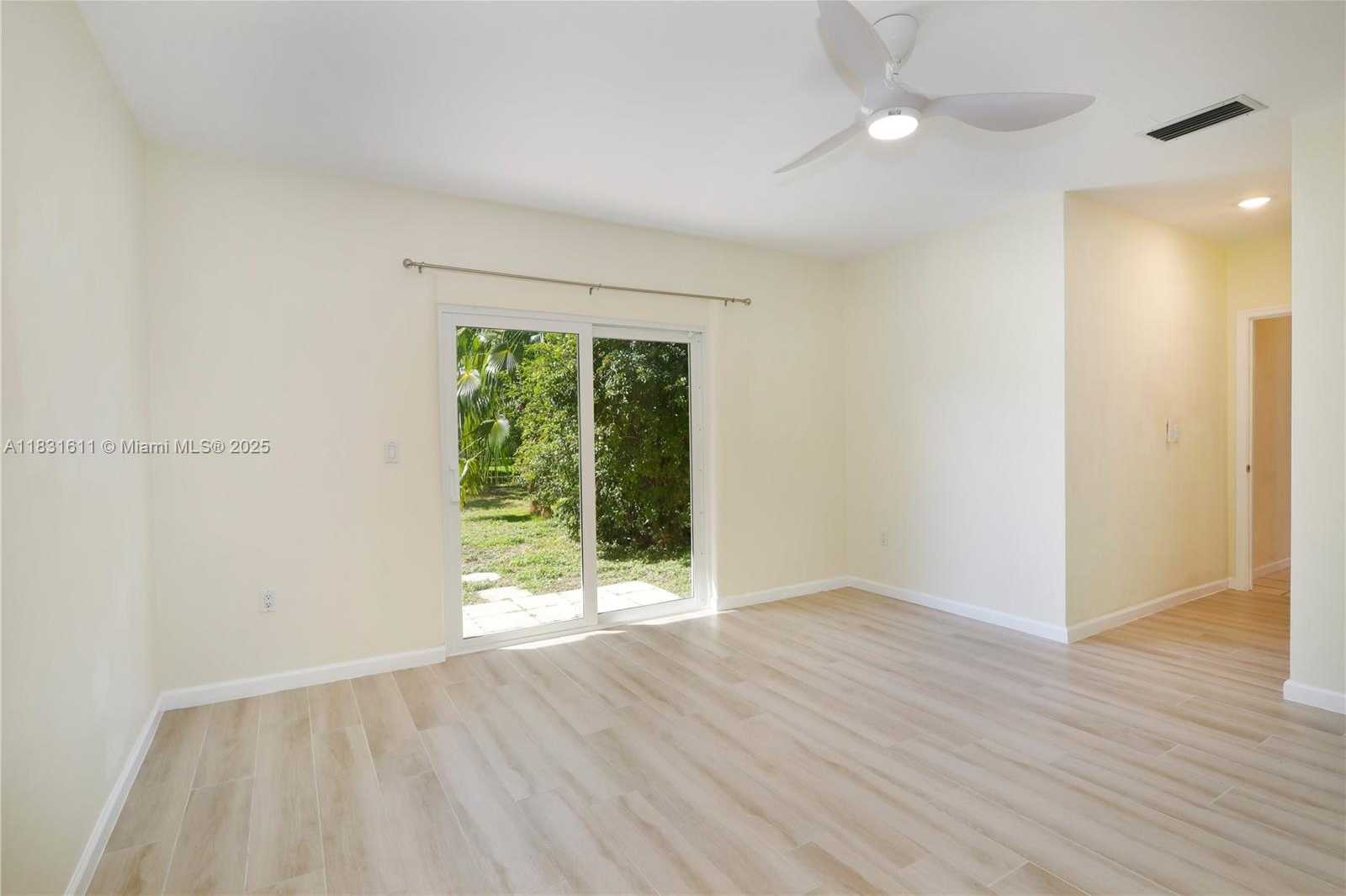 Small Image of 12501 MOSS RANCH RD, Pinecrest Number 7