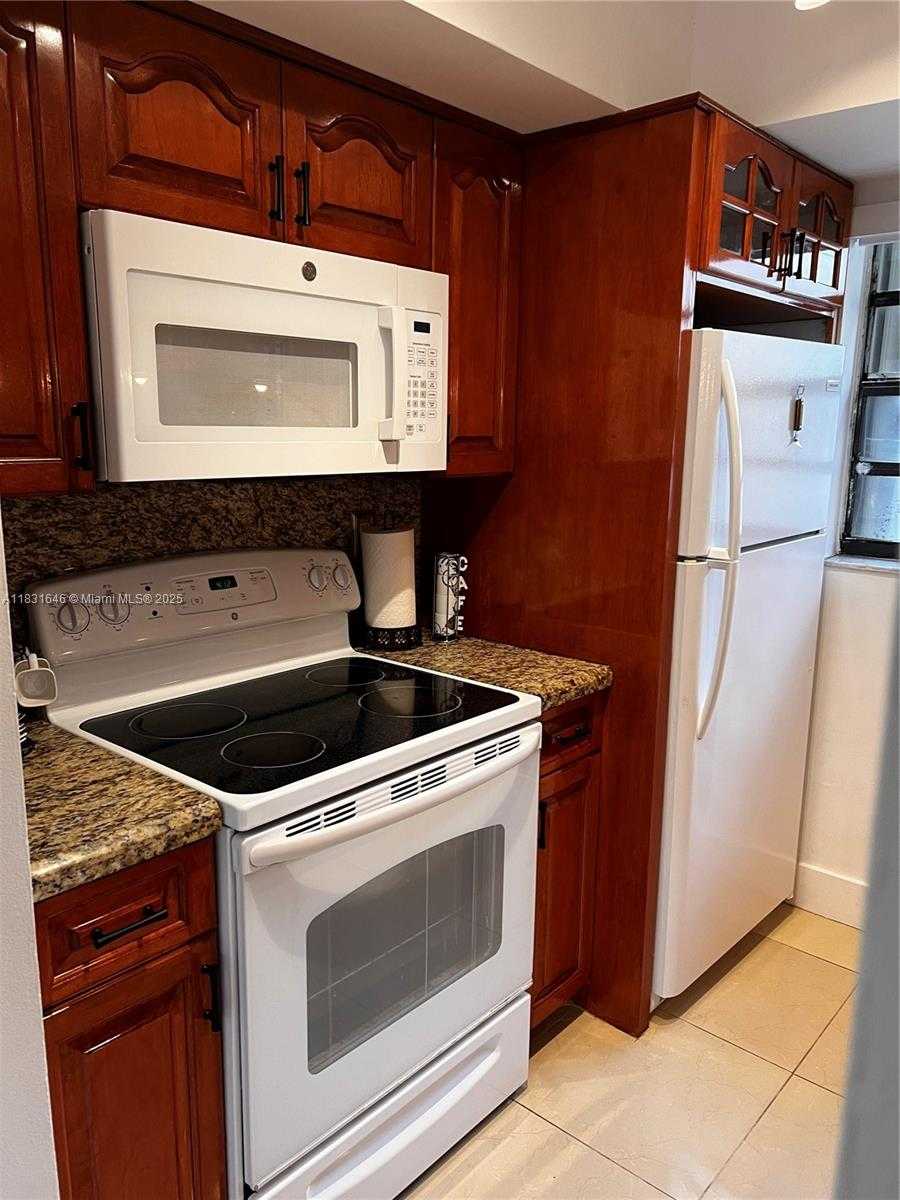 Small Image of 18216 MEDITERRANEAN BLVD #2-19, Hialeah Number 10