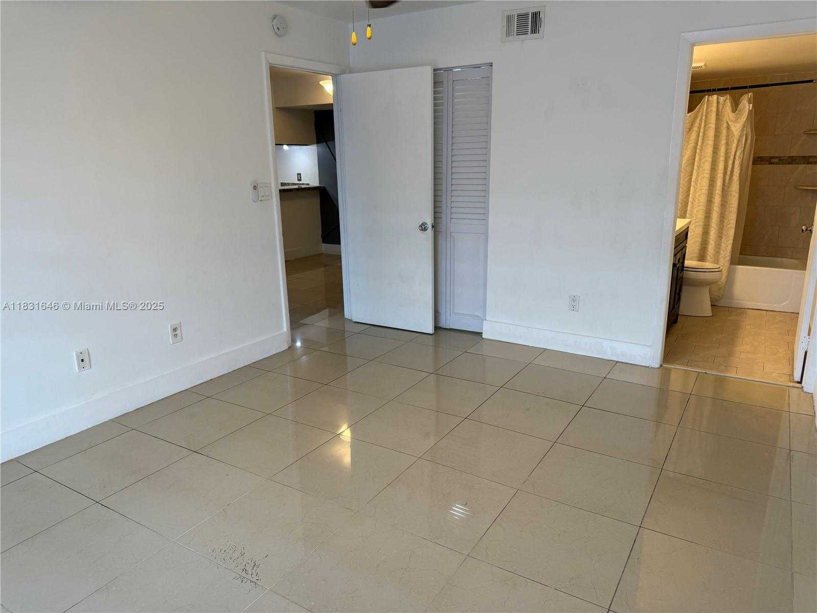 Small Image of 18216 MEDITERRANEAN BLVD #2-19, Hialeah Number 27