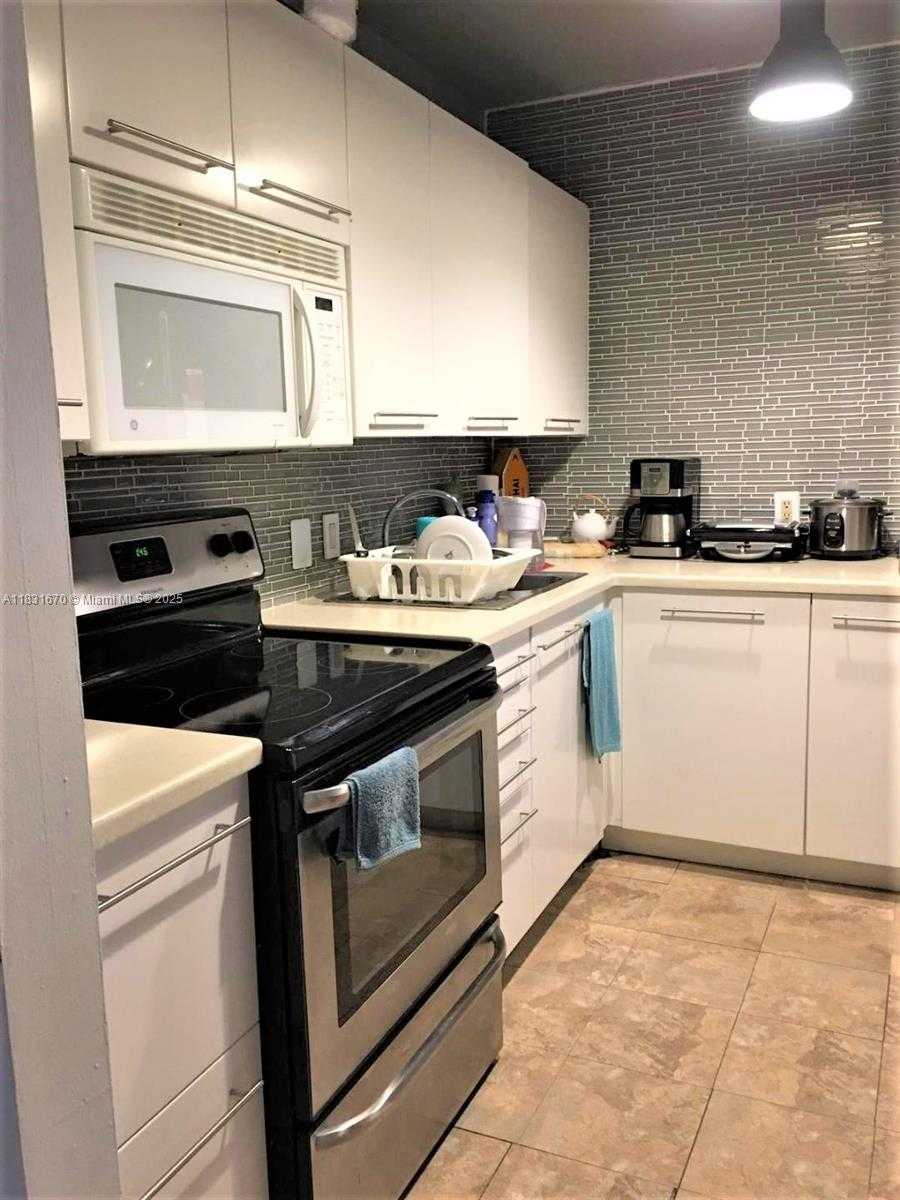 Small Image of 3475 NORTH COUNTRY CLUB DR #507, Aventura Number 15