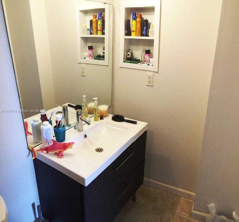 Small Image of 3475 NORTH COUNTRY CLUB DR #507, Aventura Number 8