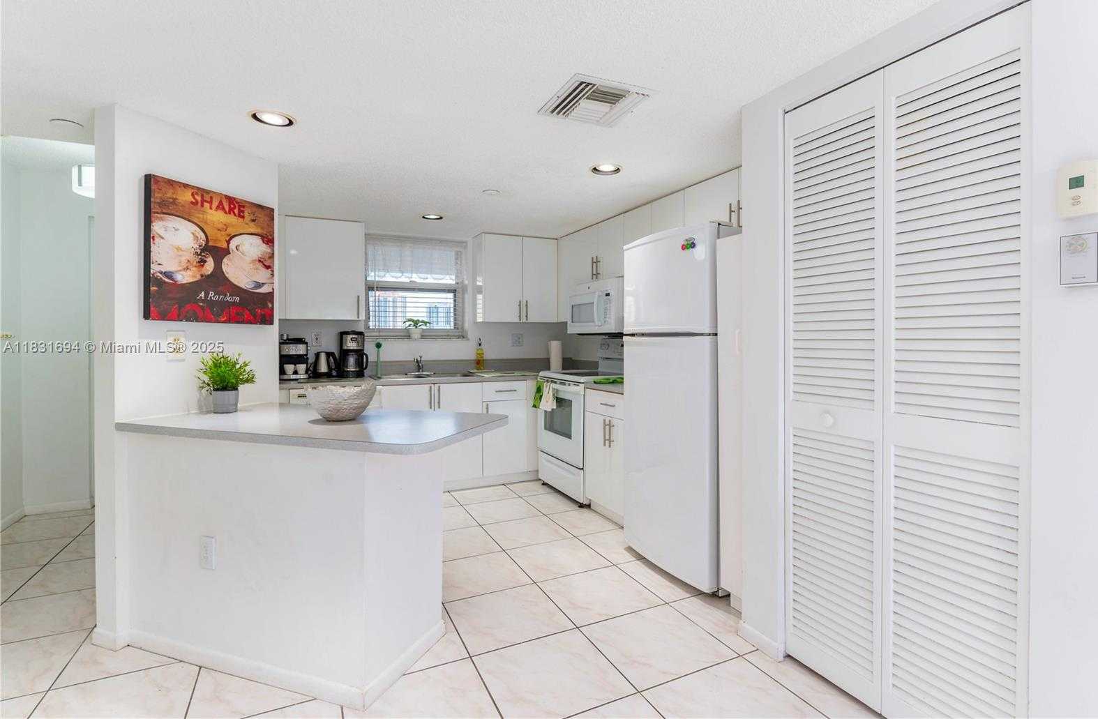 Small Image of 17801 NORTH BAY RD #607, Sunny Isles Beach Number 12