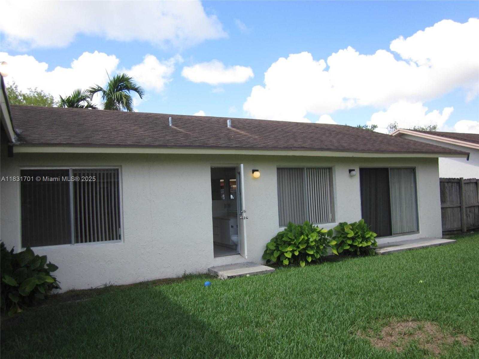Small Image of 13331 SOUTH WEST 102 ST, Miami Number 10