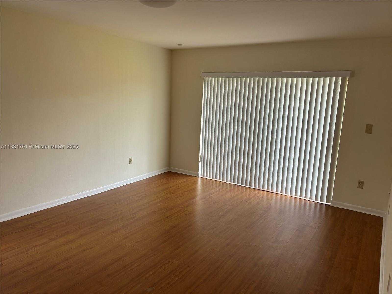 Small Image of 13331 SOUTH WEST 102 ST, Miami Number 12