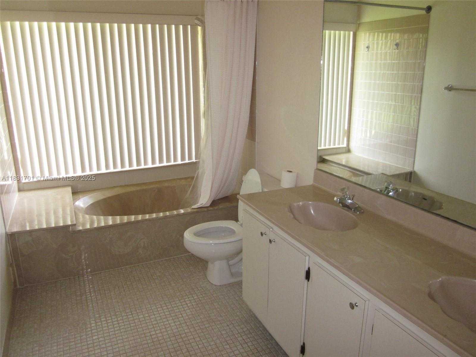Small Image of 13331 SOUTH WEST 102 ST, Miami Number 15