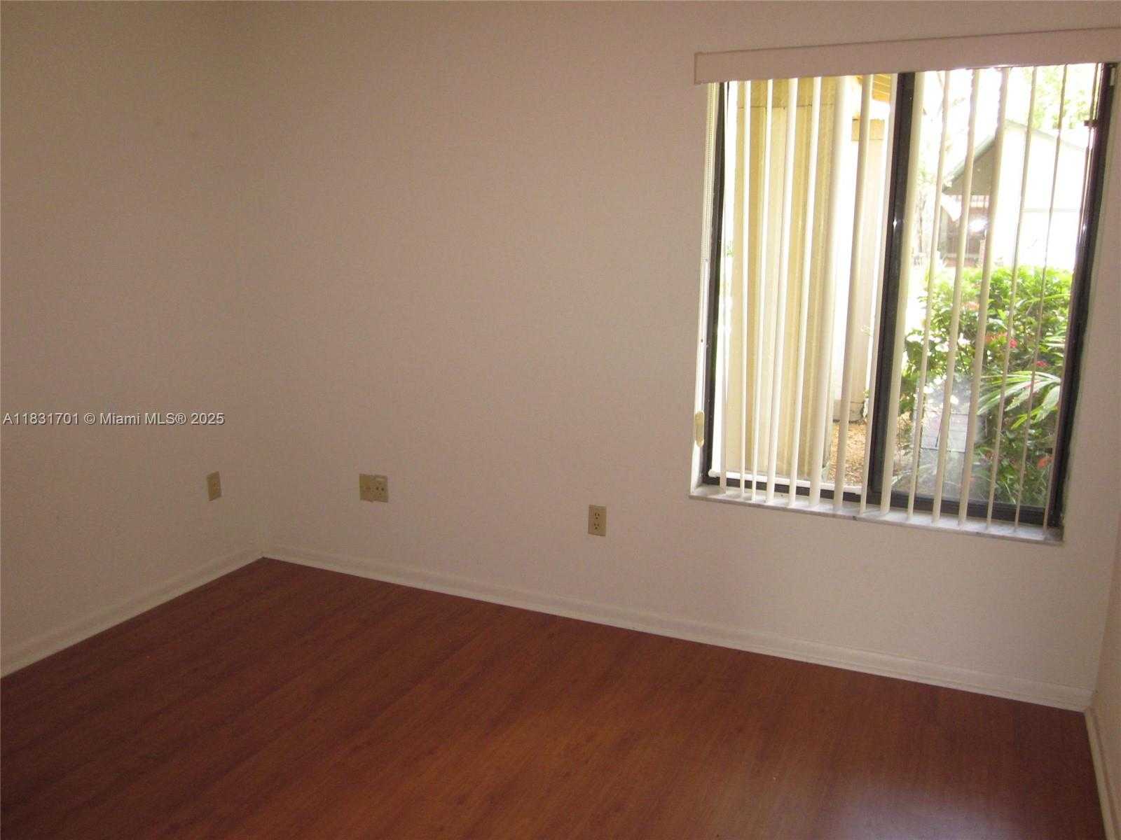 Small Image of 13331 SOUTH WEST 102 ST, Miami Number 17