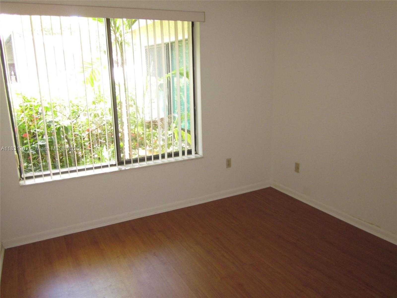 Small Image of 13331 SOUTH WEST 102 ST, Miami Number 19