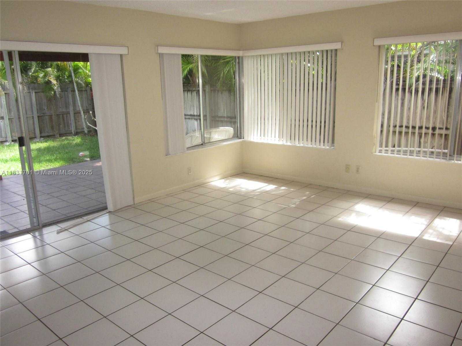 Small Image of 13331 SOUTH WEST 102 ST, Miami Number 4