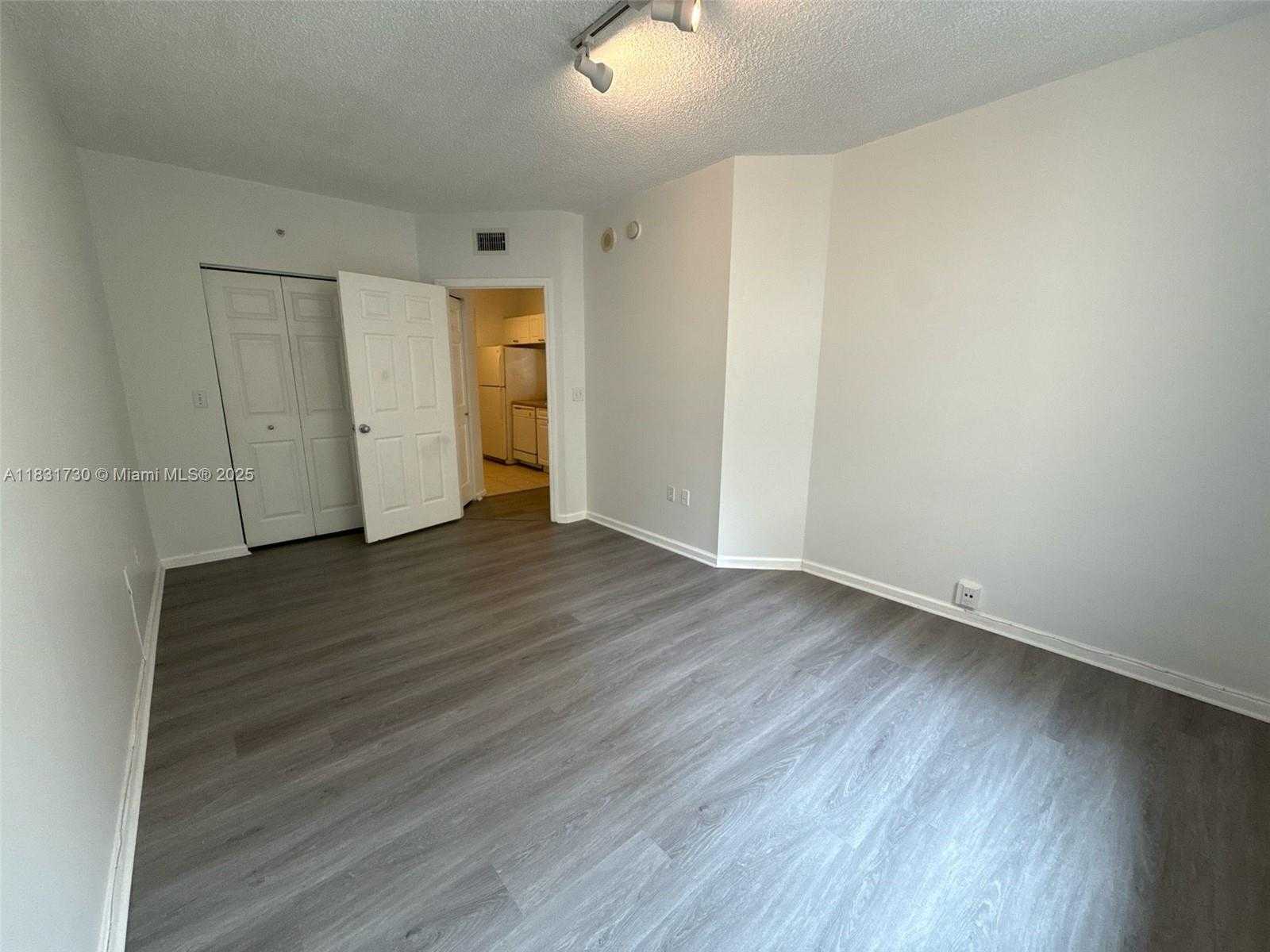 Small Image of 17100 NORTH BAY RD #1309, Sunny Isles Beach Number 32