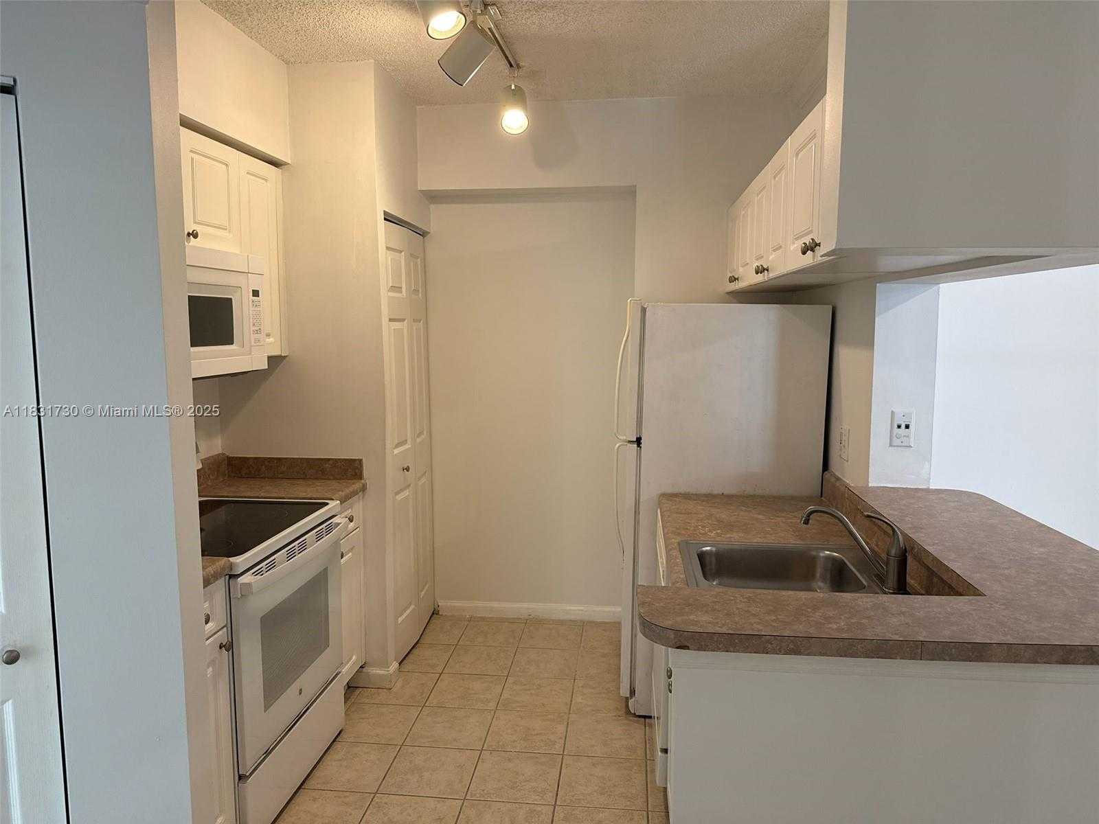 Small Image of 17100 NORTH BAY RD #1309, Sunny Isles Beach Number 7
