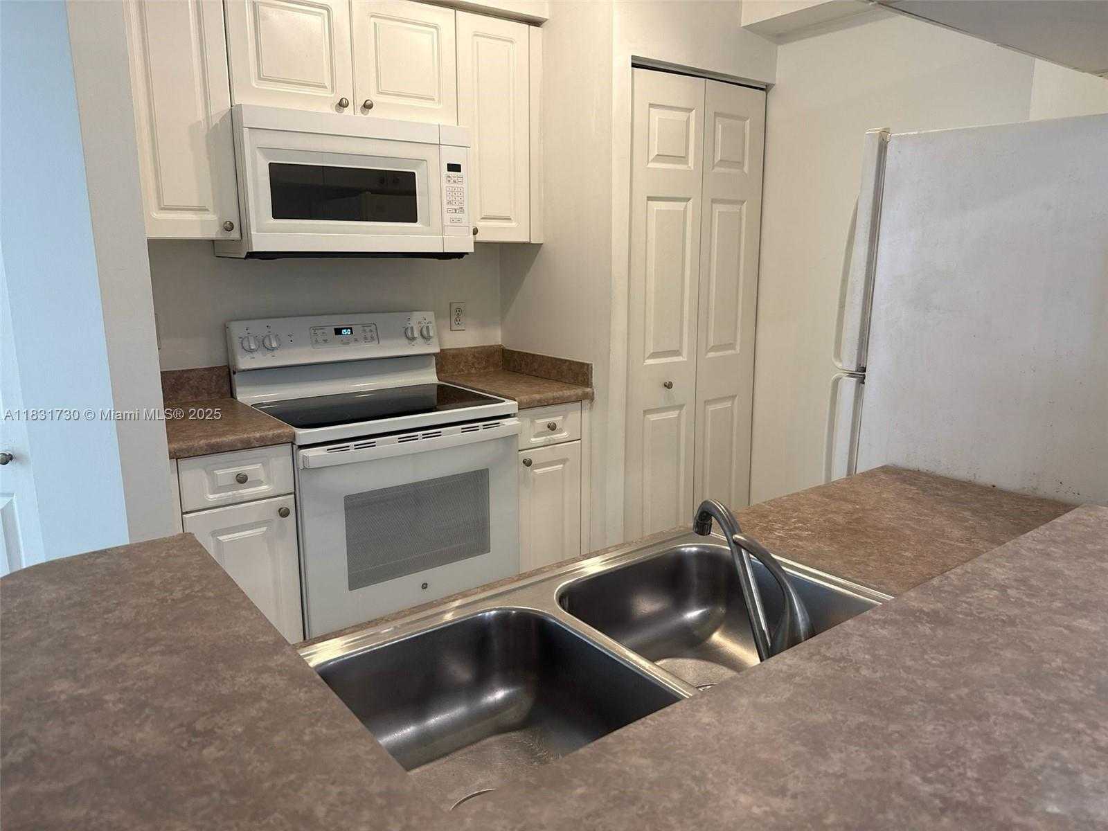 Small Image of 17100 NORTH BAY RD #1309, Sunny Isles Beach Number 8