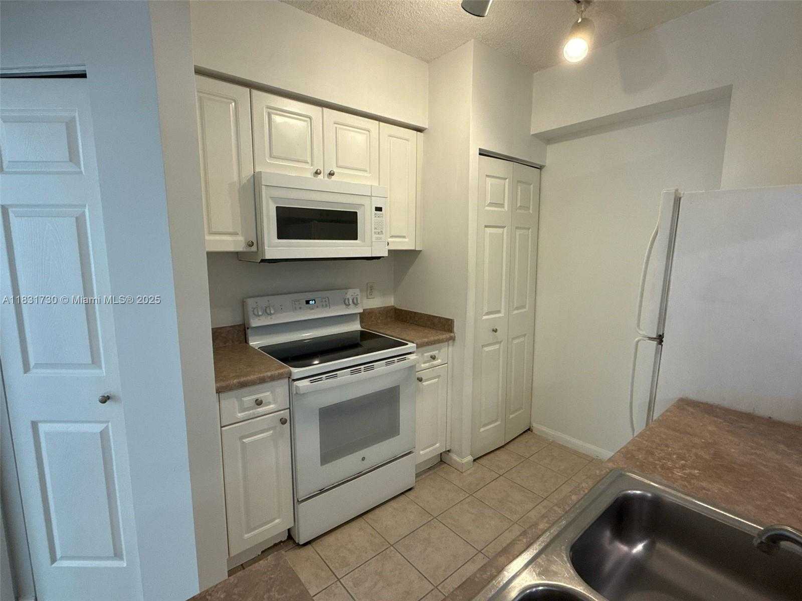 Small Image of 17100 NORTH BAY RD #1309, Sunny Isles Beach Number 9