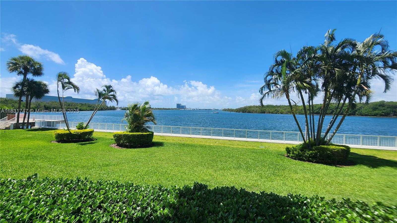 Small Image of 500 BAYVIEW DR #1725, Sunny Isles Beach Number 28