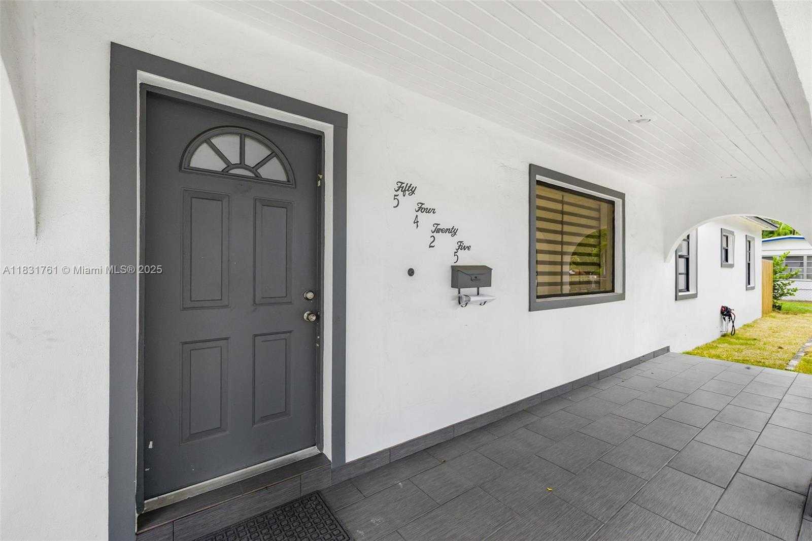 Small Image of 5425 SOUTH WEST 112TH AVE, Miami Number 4
